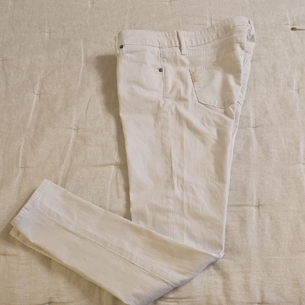PAIGE Skyline Peg White Skinny Jeans Sleek Fit 28